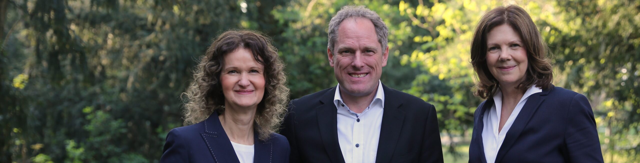 Dr. Karen Möhlenkamp, Roman Bachmaier, Dr. Sabine Schulte-Beckhausen von links nach rechts